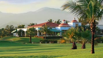Vista frontal de la propiedad
