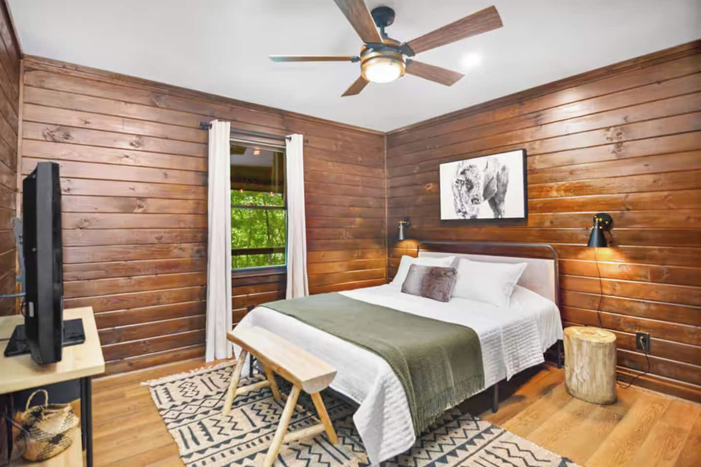 Queen bedroom #2