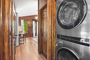 Laundry - Luxury Cabin w/ views•Toccoa•<br> HotTub•Firept•Pets (Blue Ridge)