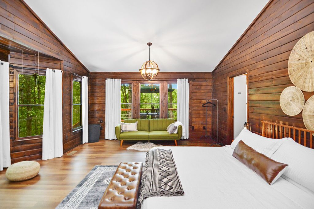 3 bedrooms, iron/ironing board, travel crib, WiFi