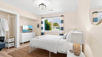 3 slaapkamers, een bureau, een strijkplank/strijkijzer, reisbedje