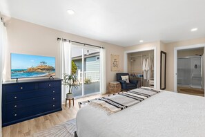 3 makuuhuonetta, työpöytä, silitysrauta/-lauta, vauvan matkasänky