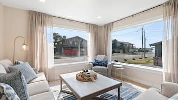 Smart-TV, Tischfußball, Tischtennisplatte