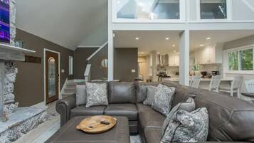 Smart-TV, Kamin, Videospiele, Tischfußball