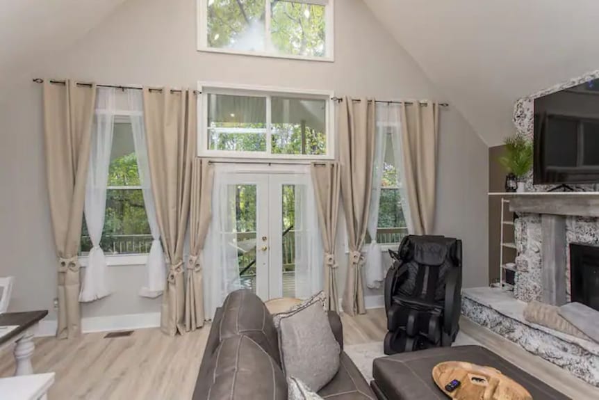 Hot Tub - Massage Chair - Game Room - Fenced Yard - Massanutten, VA