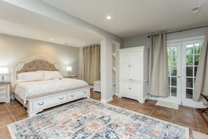 4 bedrooms, desk, iron/ironing board, free WiFi