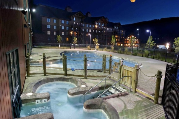Cascades indoor/outdoor waterpark a short walk, drive or shuttle bus in season