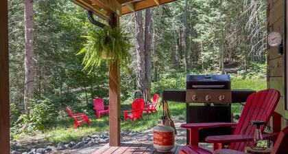 Charming 4 season log cabin near Algonquin Park