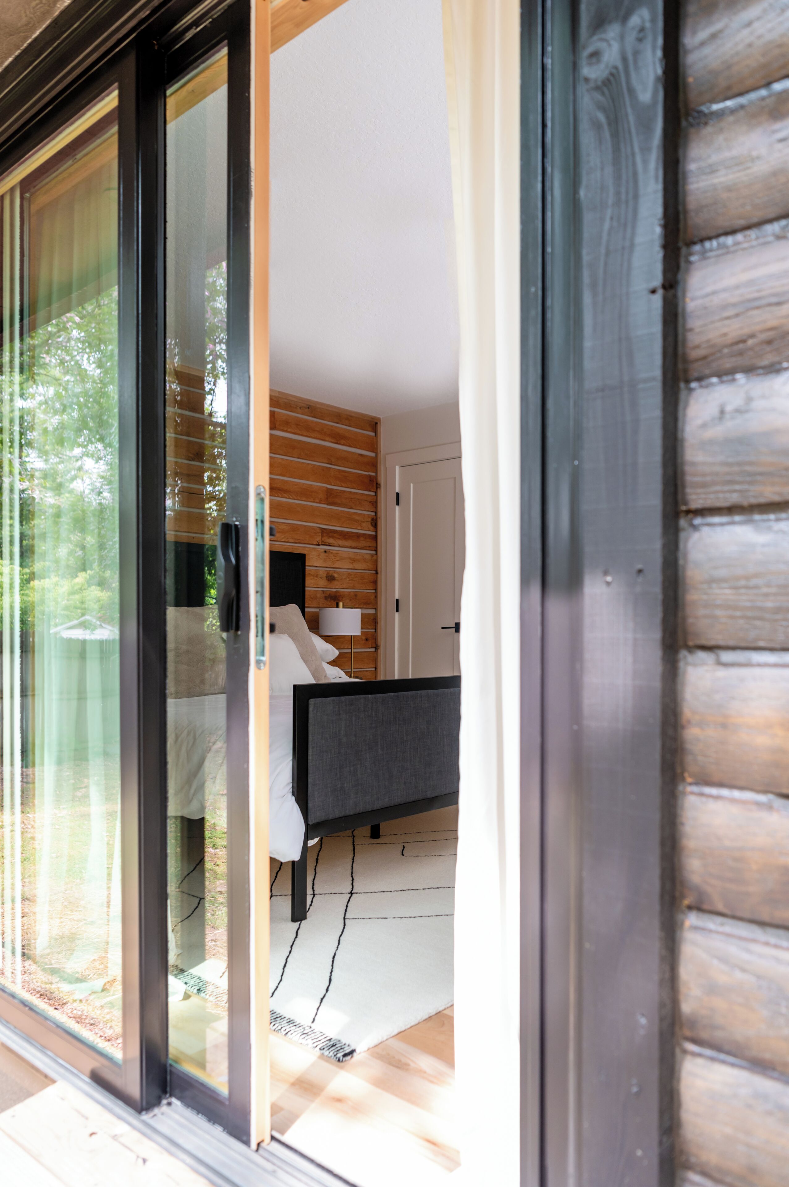 3 chambres, bureau, fer et planche à repasser, lit parapluie