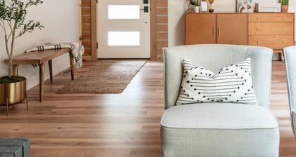 Newly Remodeled True Log Cabin | Fire Pit | Bike In-Bike Out