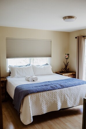 3 bedrooms, iron/ironing board, travel crib, free WiFi