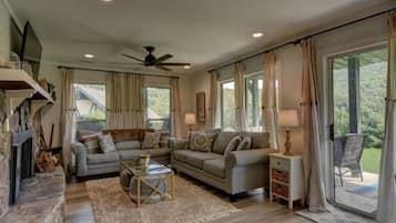 Smart TV, fireplace
