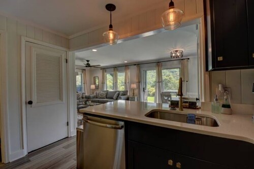 Golden Bear- lovely one bedroom with fireplace