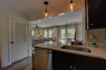 Golden Bear- lovely one bedroom with fireplace