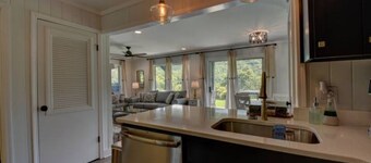 Golden Bear- lovely one bedroom with fireplace