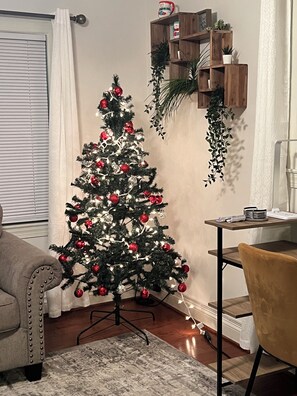 Interior - COZY 3 bedroom Getaway GEM, Close to All Sleeps 6! (Norfolk)