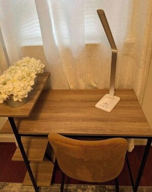 Interior - Norfolk 3BR Cozy Stay. Central to All & Comfort. Families & Contractors! (Norfolk)