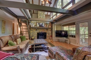 Smart TV, fireplace