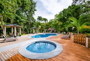 2 piscinas al aire libre