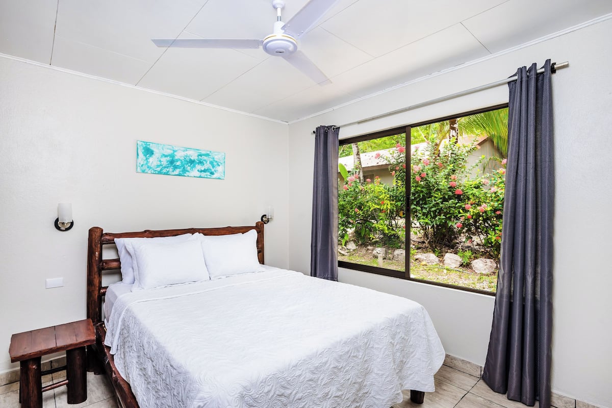 Pillowtop beds, in-room safe, blackout drapes, WiFi (free)