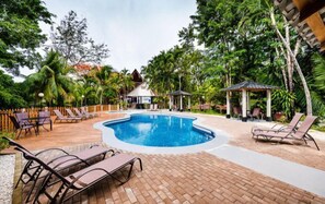 2 outdoor pools - El Sueño Tropical Hotel (Puerto Carrillo)