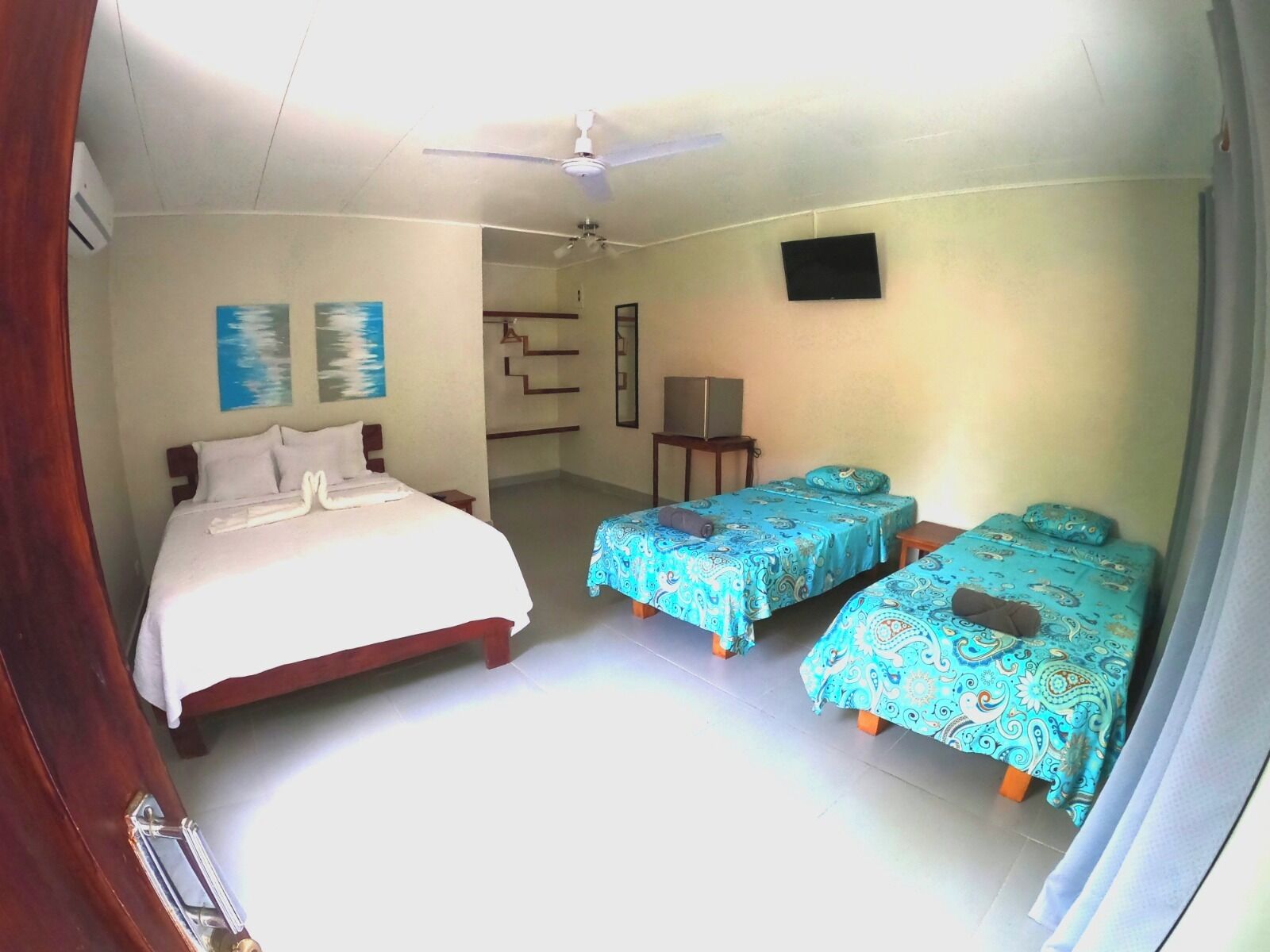 デラックス ダブルルーム | ピロートップベッド、セーフティボックス (室内)、客室ごとに異なる装飾、客室ごとに異なるインテリア