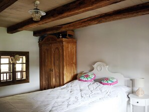 3 chambres, fer et planche à repasser, Wi-Fi, draps fournis