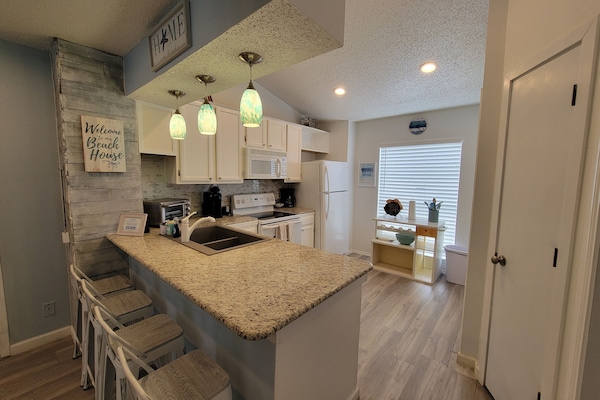 Full kitchen