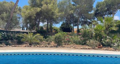 Charming little villa with private pool. Sleeps 4. 5 minutes from Moraira beach