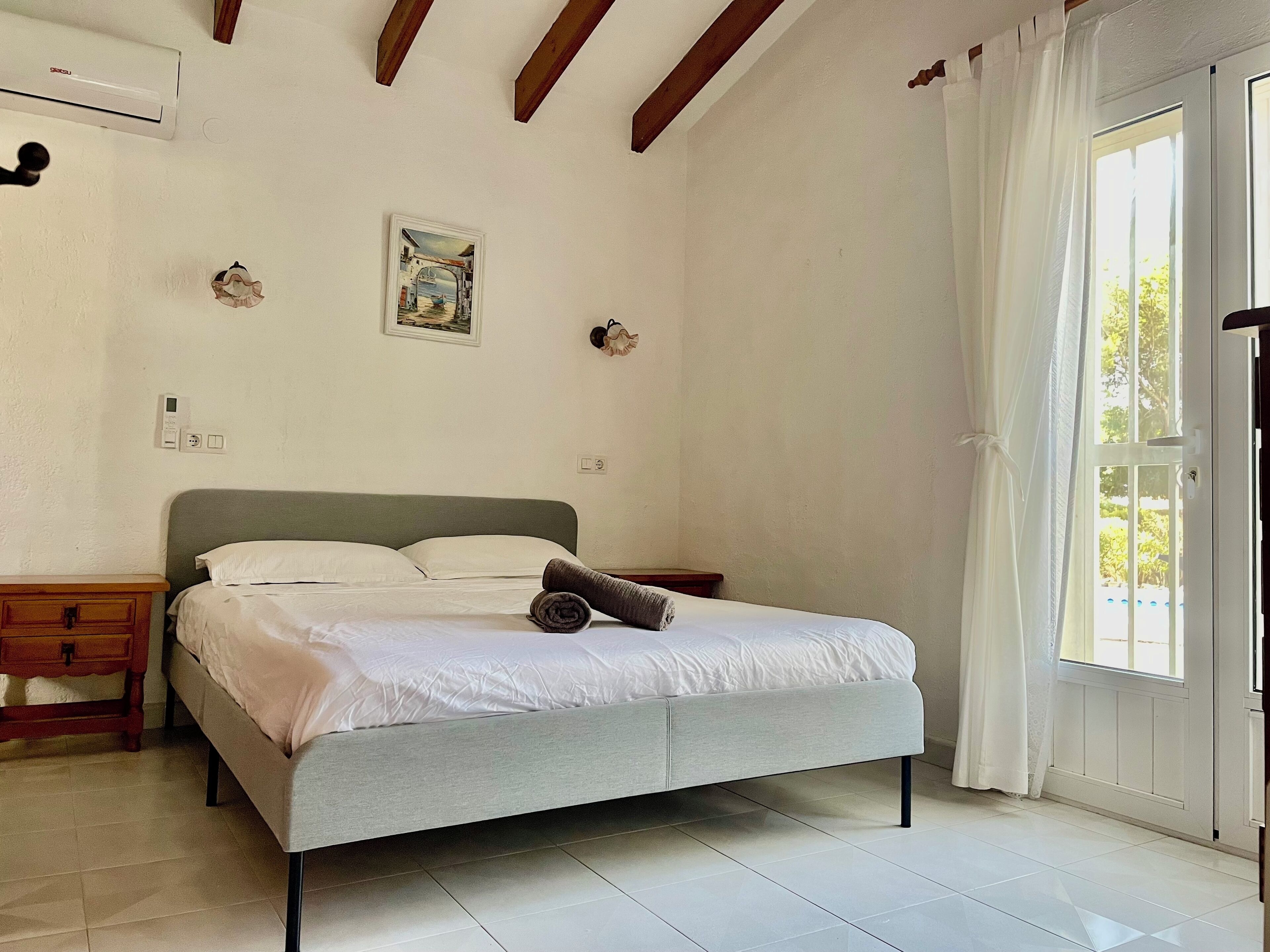 2 slaapkamers, een strijkplank/strijkijzer, gratis wifi, beddengoed