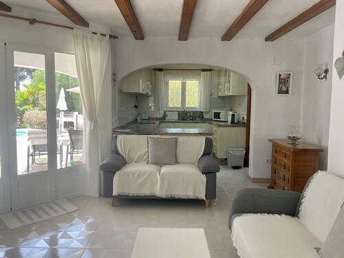 Charming little villa with private pool. Sleeps 4. 5 minutes from Moraira beach