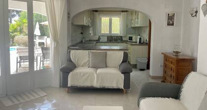 Charming little villa with private pool. Sleeps 4. 5 minutes from Moraira beach