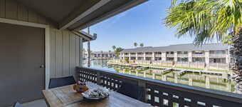 Bayhouse Rockport: Reel and Rest
First floor bed and bath! 