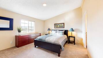 3 makuuhuonetta, silitysrauta/-lauta, Wi-Fi, vuodevaatteet