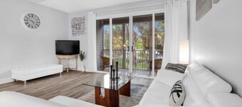 Island Living on Longboat Key 3 minute walk to the beach!