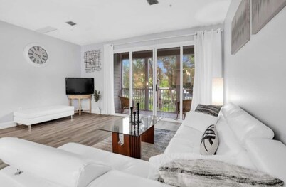 Island Living on Longboat Key 3 minute walk to the beach!