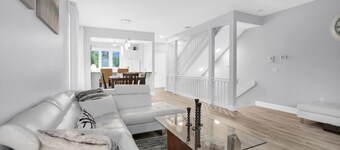 Island Living on Longboat Key 3 minute walk to the beach!