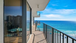 Property grounds - “Edgewater Beach Resort 3BR/3BA Gulf-Front Condo | Sleeps 10 | Pool, Tiki Bar (Panama City Beach)
