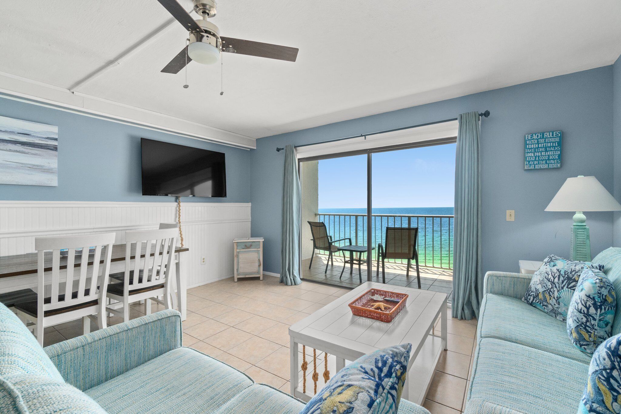 Fernseher, DVD-Player, Arbeitsbereiche