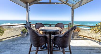 Oceanfront Luxurious Home, Pet Friendly, Hot Tub, Fly In and Walk from Airstrip