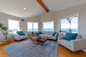 スマートテレビ、暖炉、書庫、ステレオ