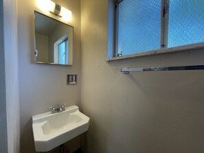 Bathtub - walking distance beach stay-HWC (Geneva)