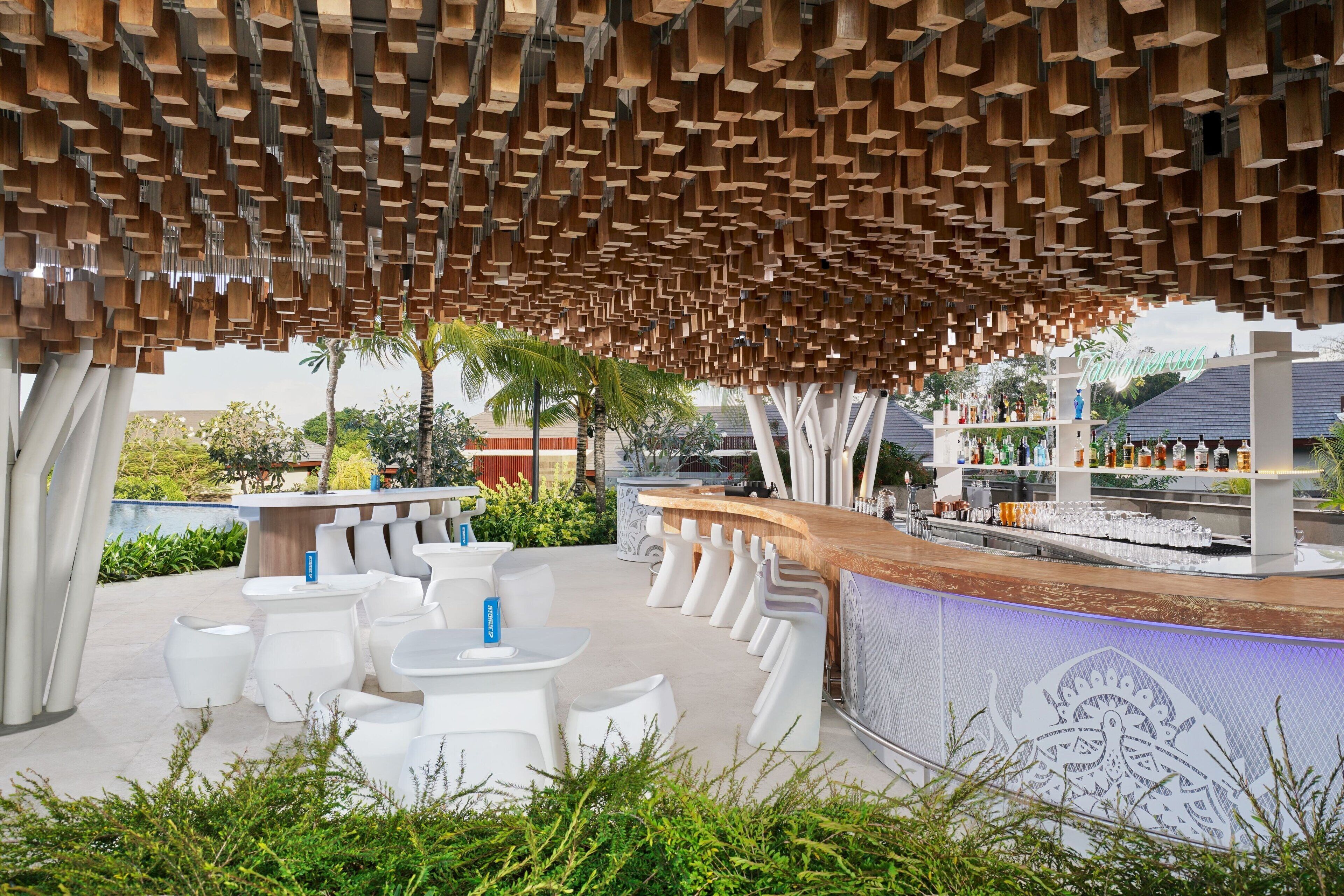 4 outdoor pools, free pool cabanas, pool umbrellas