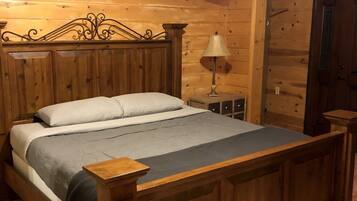 2 quartos, escrivaninha, ferros/tábuas de passar roupa