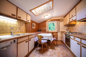 Réfrigérateur, four, plaque de cuisson, lave-vaisselle