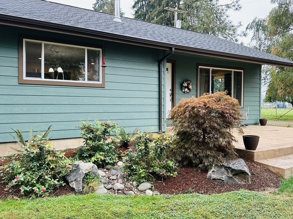 Centrally Located - Quiet Country Home