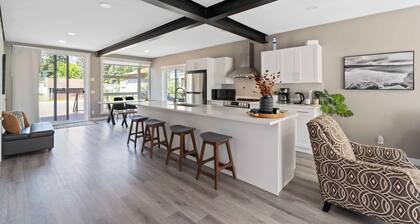 Beautiful Modern house with partial lake view