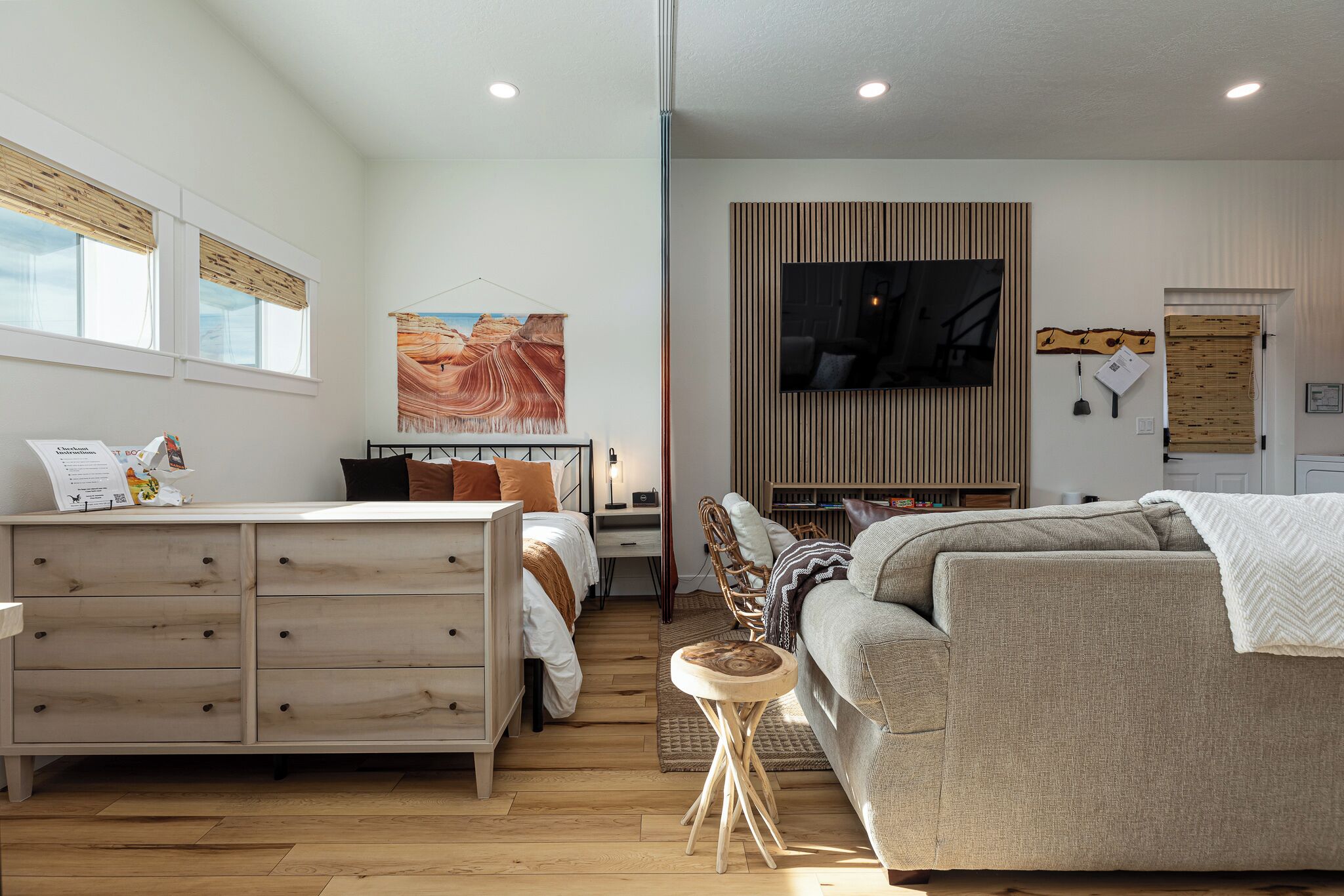 1 slaapkamer, luxe beddengoed, een strijkplank/strijkijzer, reisbedje