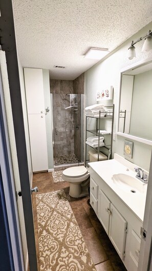 Bathtub, hair dryer, towels, soap - Charming Lake House Retreat with Private Dock & Expansive Covered Porch (Mabank)