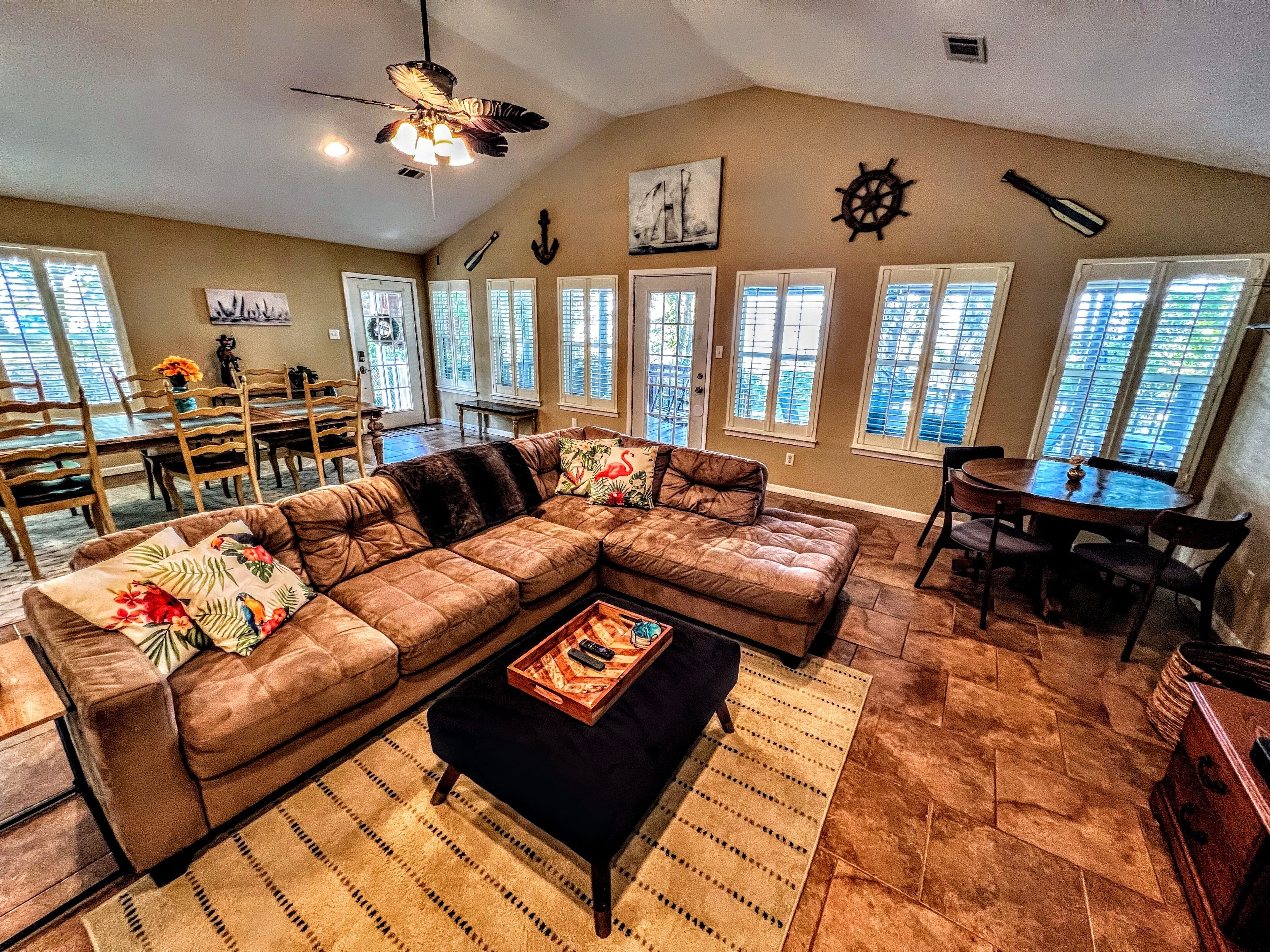 Smart TV, fireplace, stereo